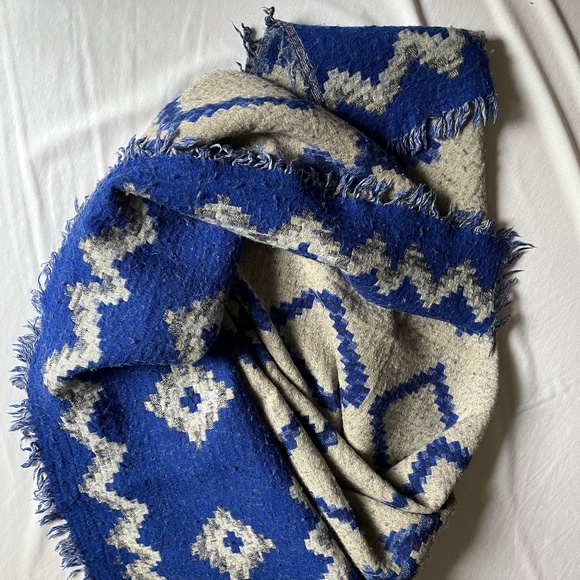 Wilfred / Aritzia wool blanket scarf, royal blue diamond - Picture 2 of 8